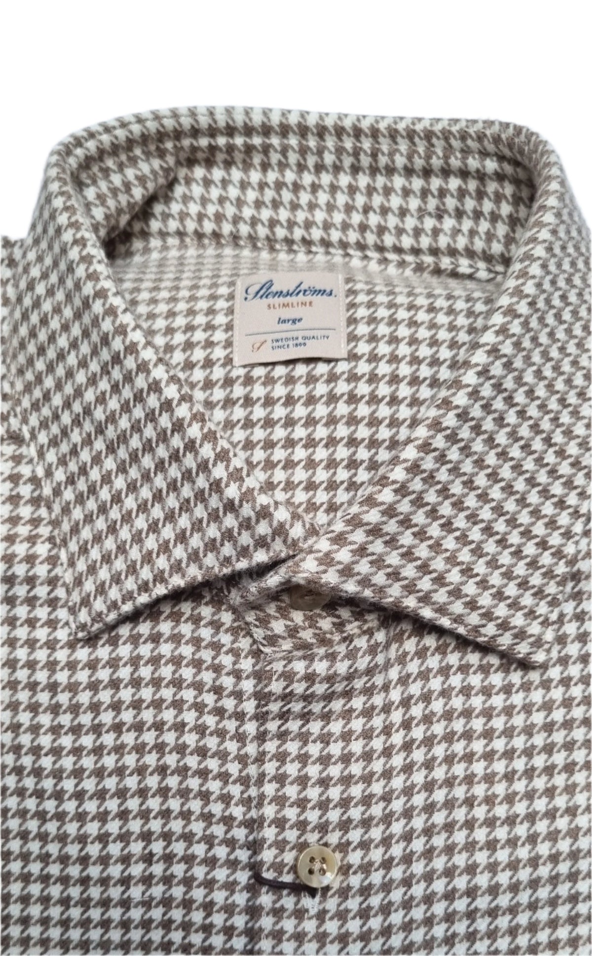 Stenstroms Puppytooth Shirt combines a classic pattern with modern tailoring, making it a standout piece in any casual wardrobe. Crafted from premium cotton,