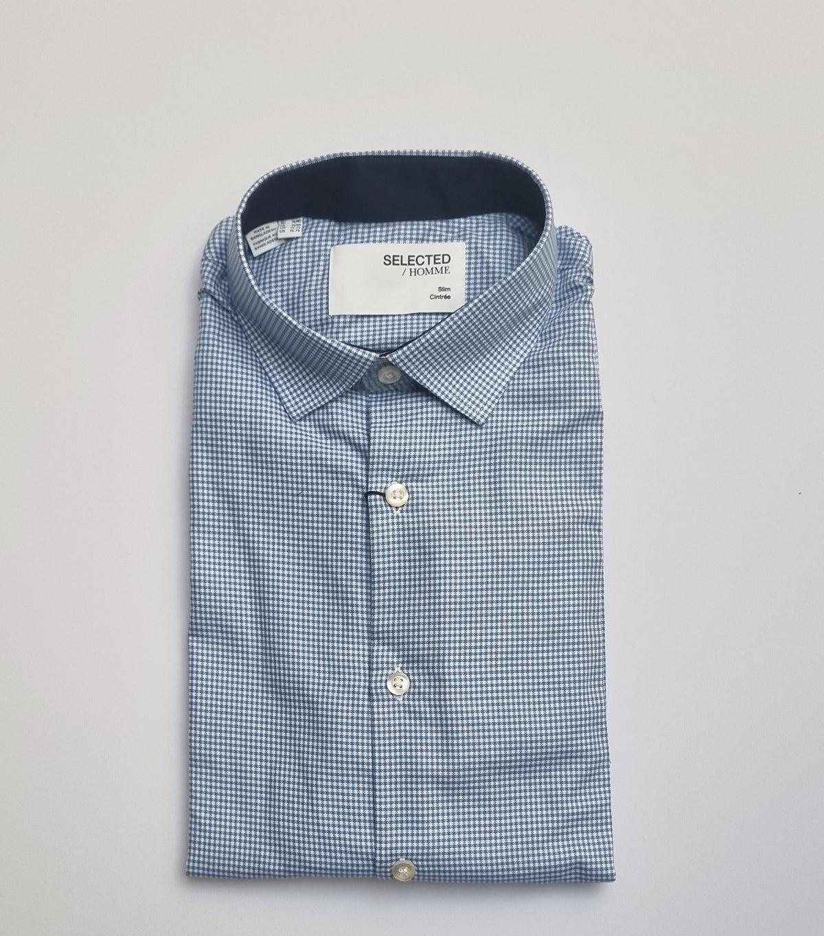 Selected Mark Slim Shirt redefines casual sophistication with its sharp, streamlined design. Crafted for the modern man, this shirt combines a slim fit with premium materials to create a clean, polished look that’s ideal for casual outings and smart-casual occasions. Its sleek silhouette ensures you stand out effortlessly.