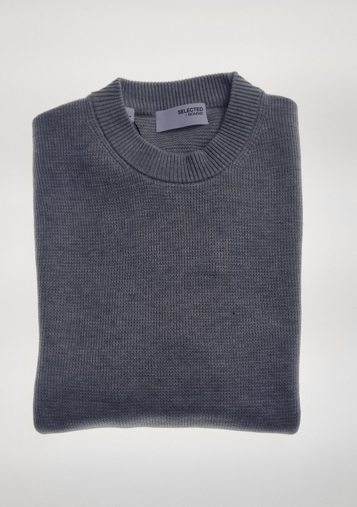 Selected Dane Crew Neck Jumper is the epitome of effortless sophistication. With its clean, classic crew neck design and premium knit texture, this jumper is a wardrobe essential for men who value style and comfort. Its timeless look ensures it complements both casual and smart outfits.