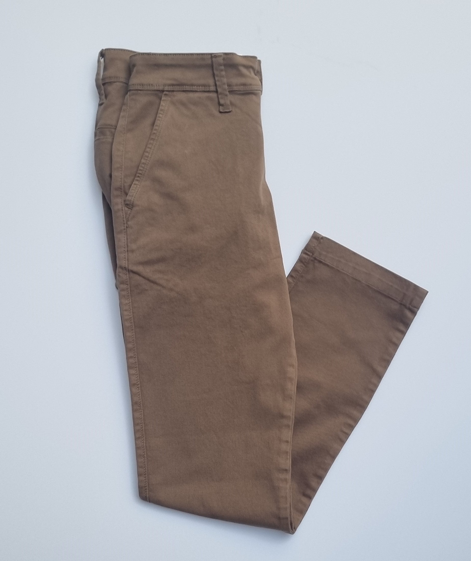 Sixth Sense Kansas Chino&nbsp;blends modern style with everyday comfort, making it a versatile choice for casual and smart-casual occasions.