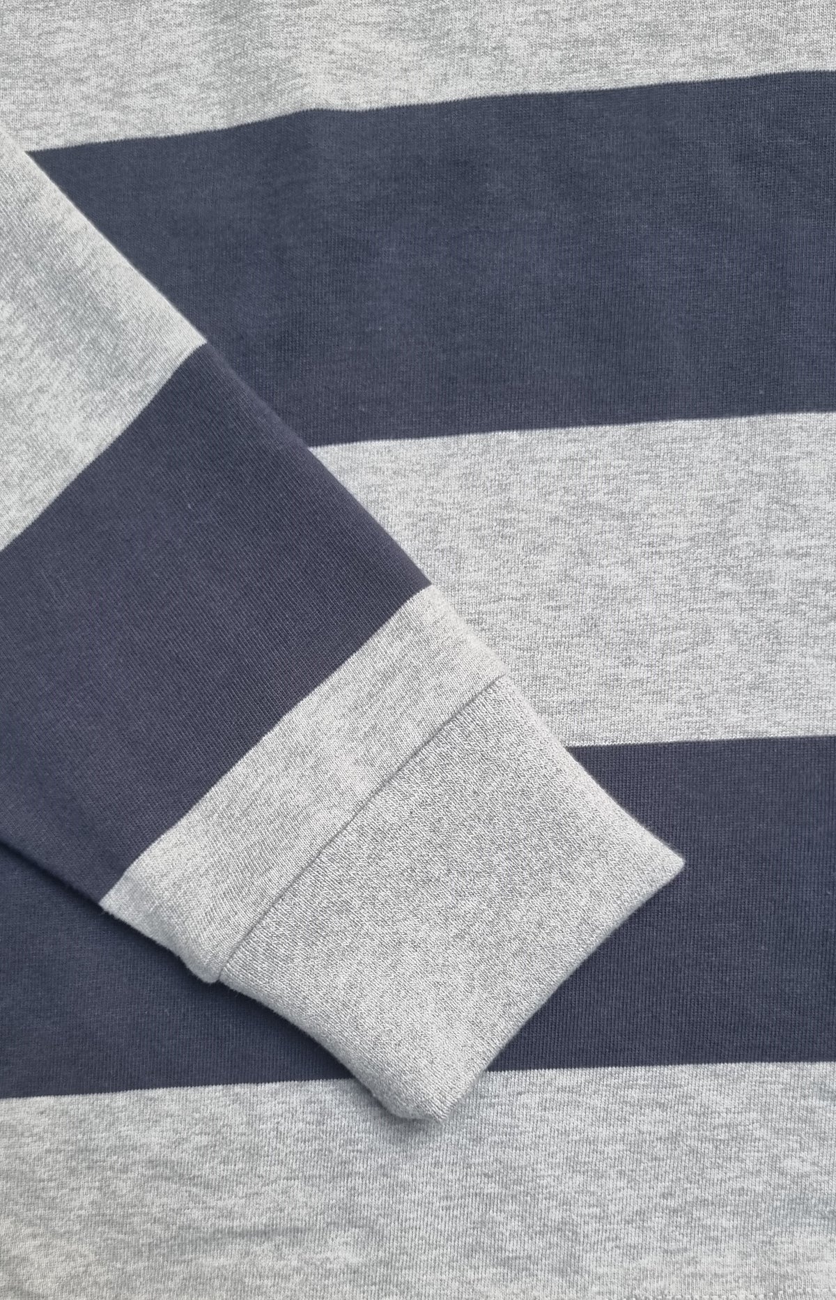 Gant Reg Chambray Stripe Heavy Rugger offers a stylish and rugged take on a classic piece, perfect for adding a touch of timeless charm to your wardrobe.