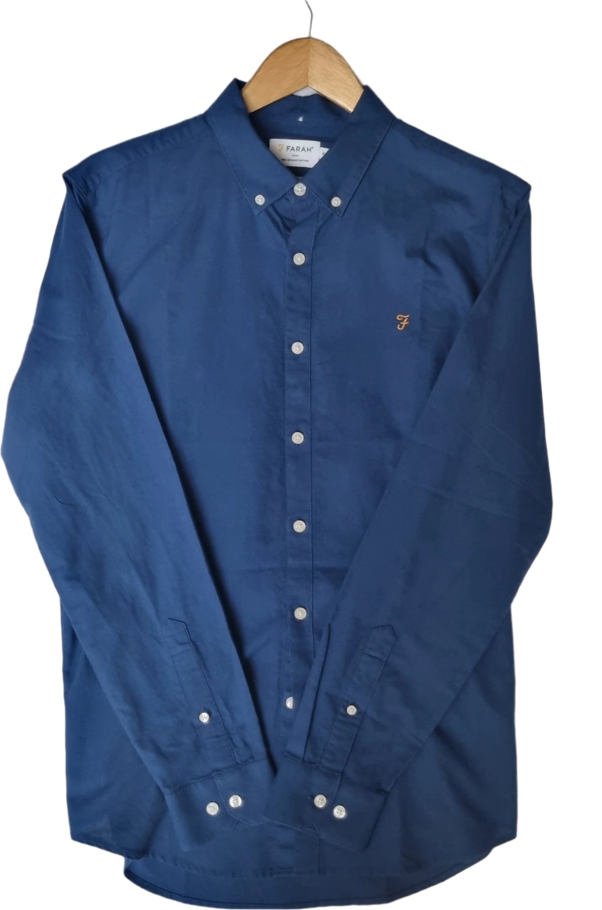 The Farah Brewer Oxford shirt is an essential, modern menswear classic. Constructed in an Oxford-weave and made from 100% organic cotton, the long sleeve, slim-fit design details a traditional button-down collar with our signature gold Farah logo at the left chest. Available in 11 core plus seasonal colours.