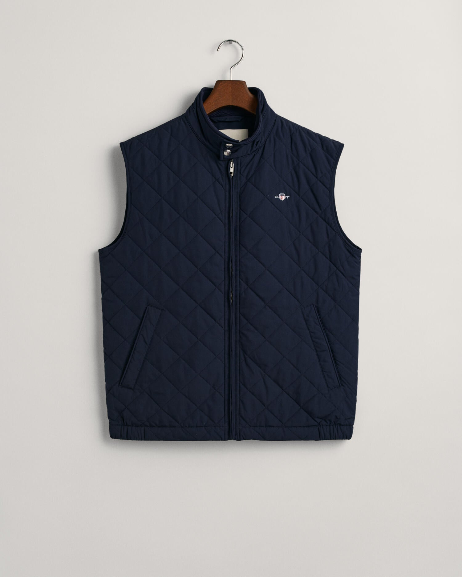 The Gant Quilted Windcheater Vest is a versatile layering piece designed for both comfort and style