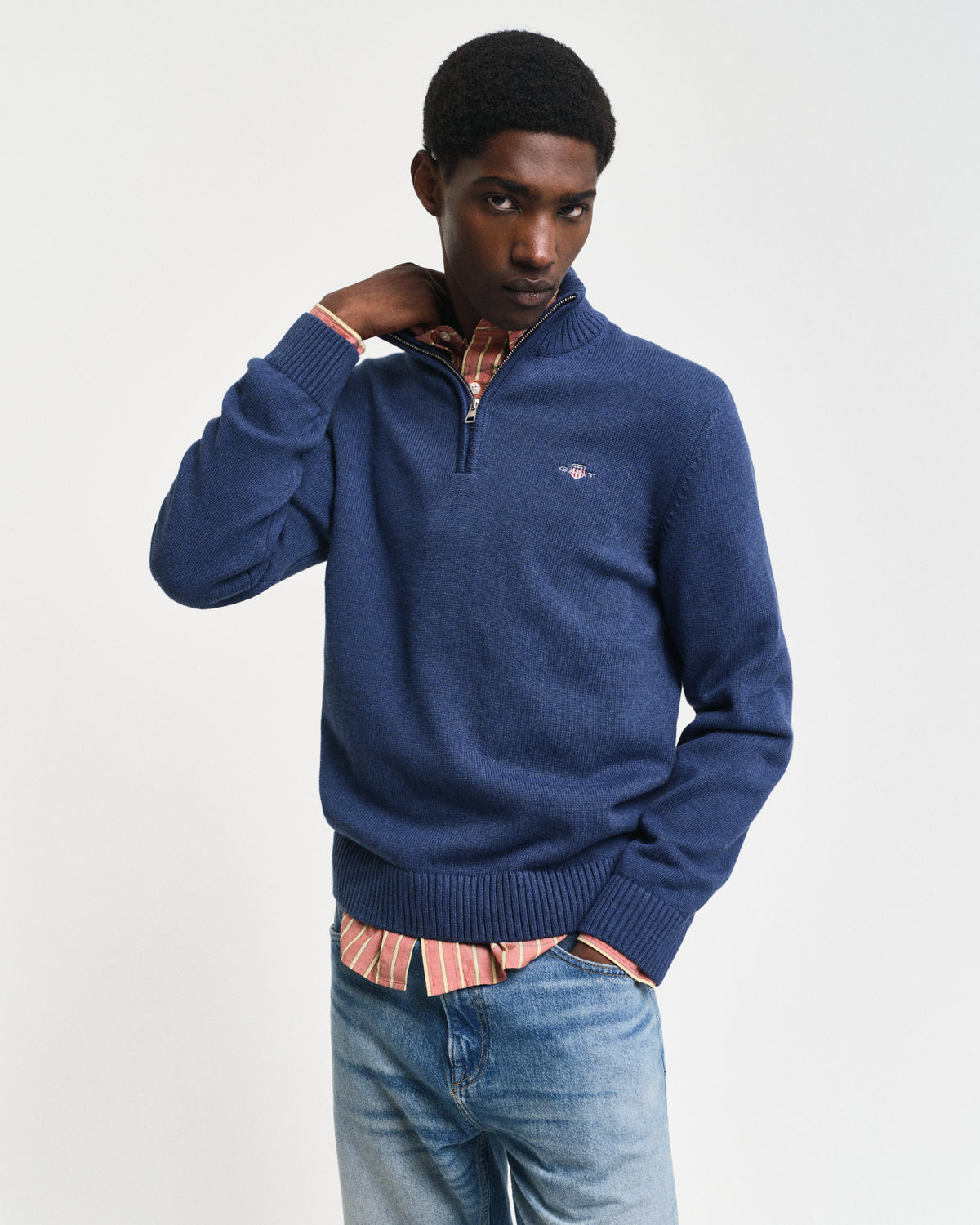 Crafted in medium-weight cotton and cut in a regular fit, this half-zip sweater features a GANT shield graphic embroidered at the chest. A perfect layer for style and warmth, pair this sweater with denim and tailored pants alike.