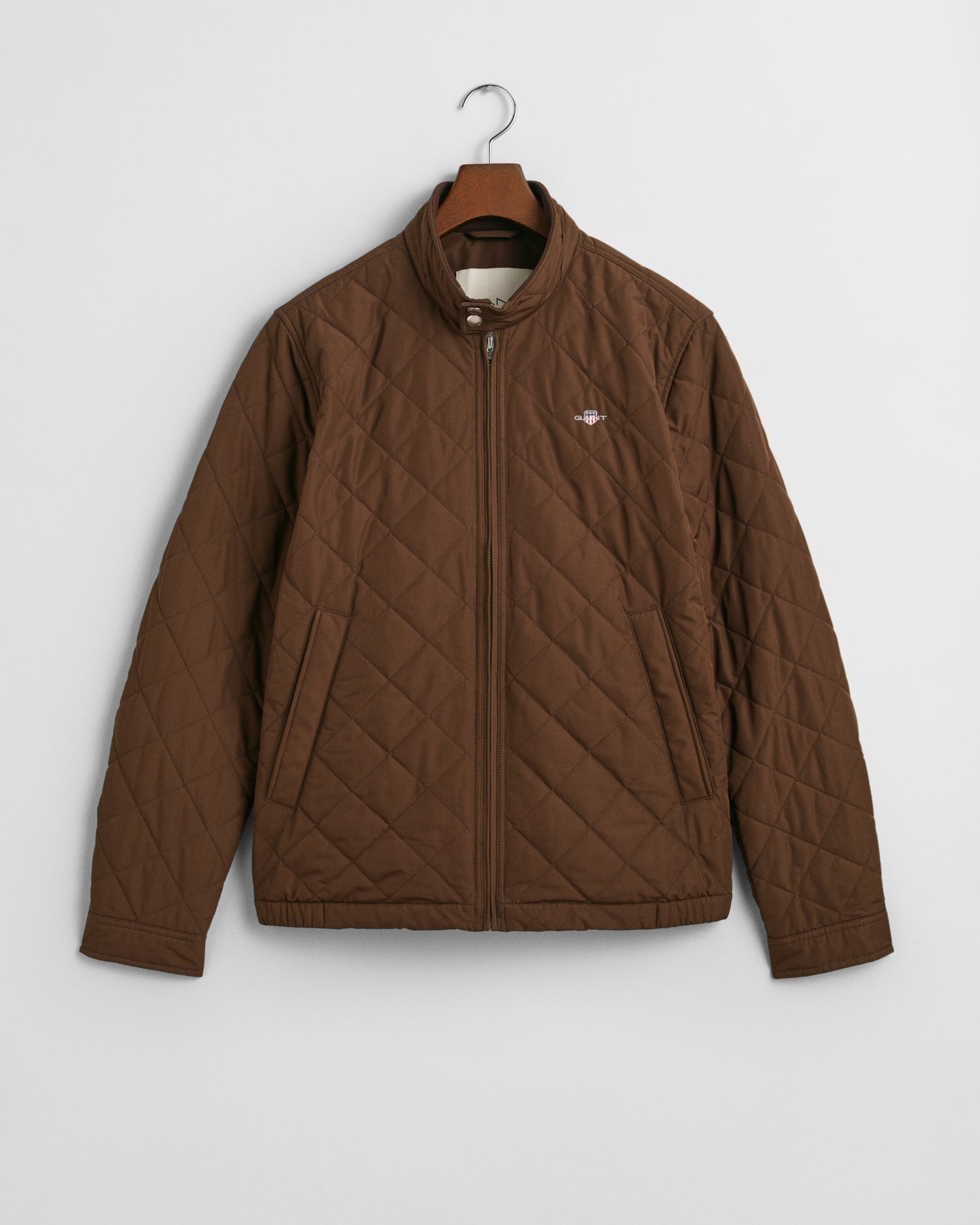 Crafted in a diamond quilting structure, this Quilted Windcheater Jacket features recycled polyester padding and is treated with a water-repellent finish. Design details include a one-way zipper at the front, snap buttons at the collar, slanted welt side pockets and an elasticated hem and cuff with a press button adjuster.