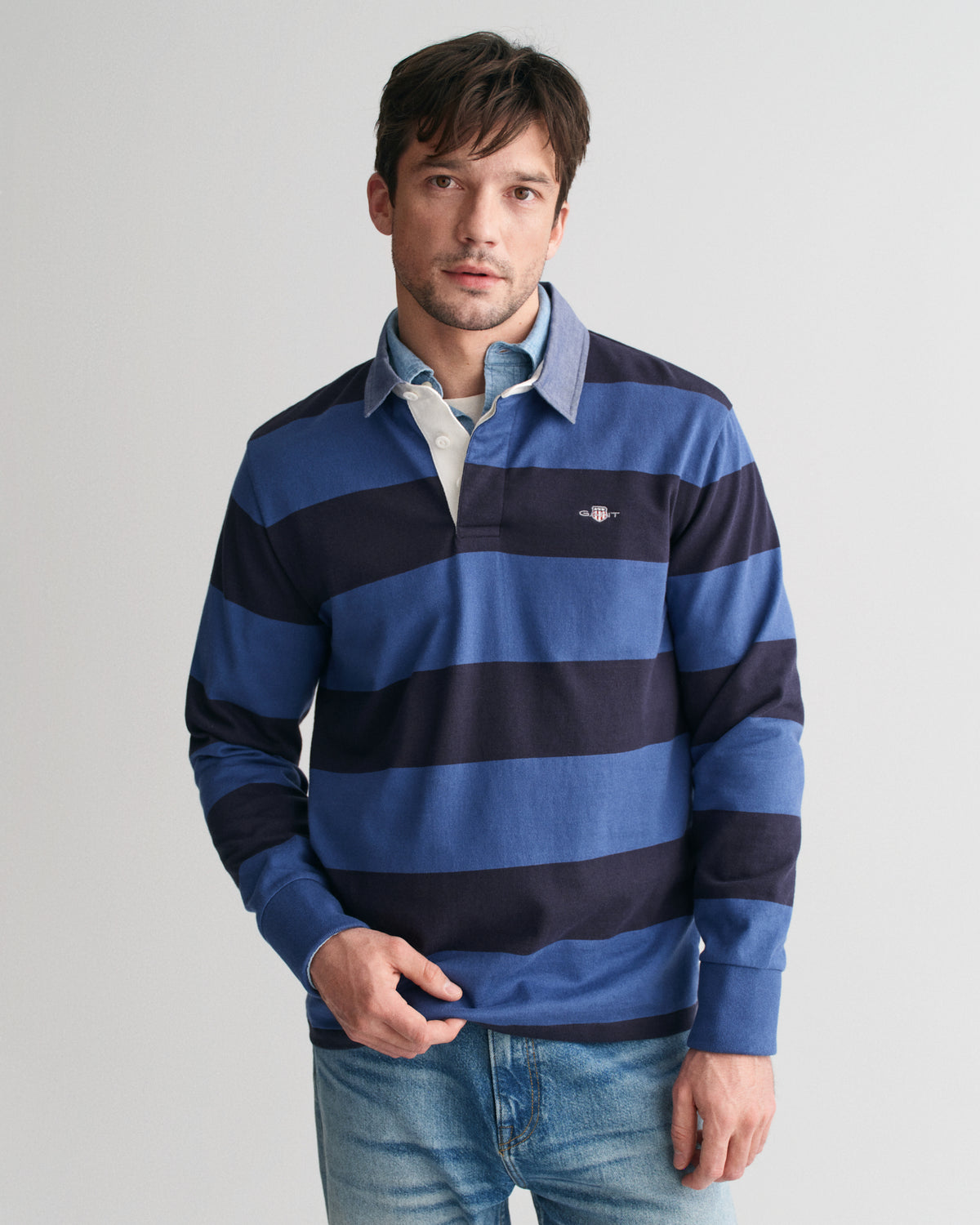 Gant Reg Chambray Stripe Heavy Rugger offers a stylish and rugged take on a classic piece, perfect for adding a touch of timeless charm to your wardrobe. 