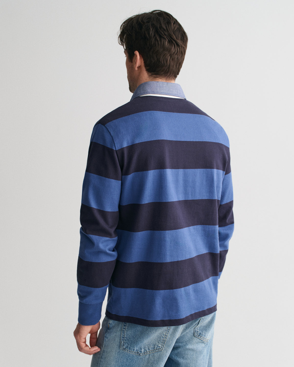 Gant Reg Chambray Stripe Heavy Rugger offers a stylish and rugged take on a classic piece, perfect for adding a touch of timeless charm to your wardrobe. 