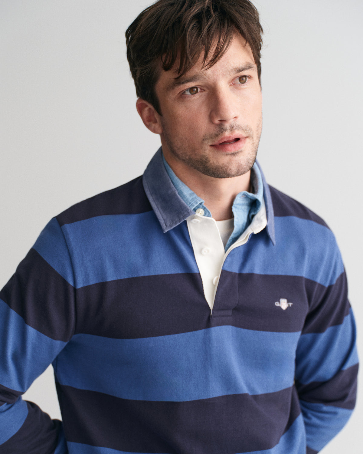 Gant Reg Chambray Stripe Heavy Rugger offers a stylish and rugged take on a classic piece, perfect for adding a touch of timeless charm to your wardrobe. 