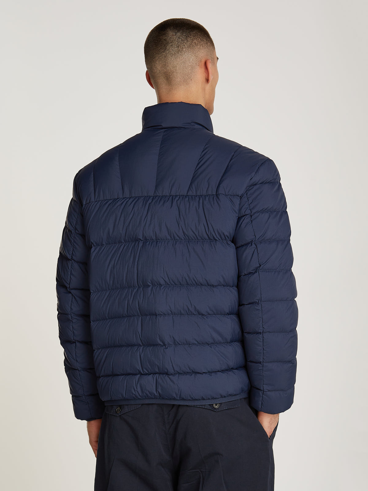  Tommy Jeans Packable Down Jacket. Designed with lightweight down insulation, this jacket provides exceptional warmth while remaining effortlessly packable, making it perfect for travel or on-the-go use. 