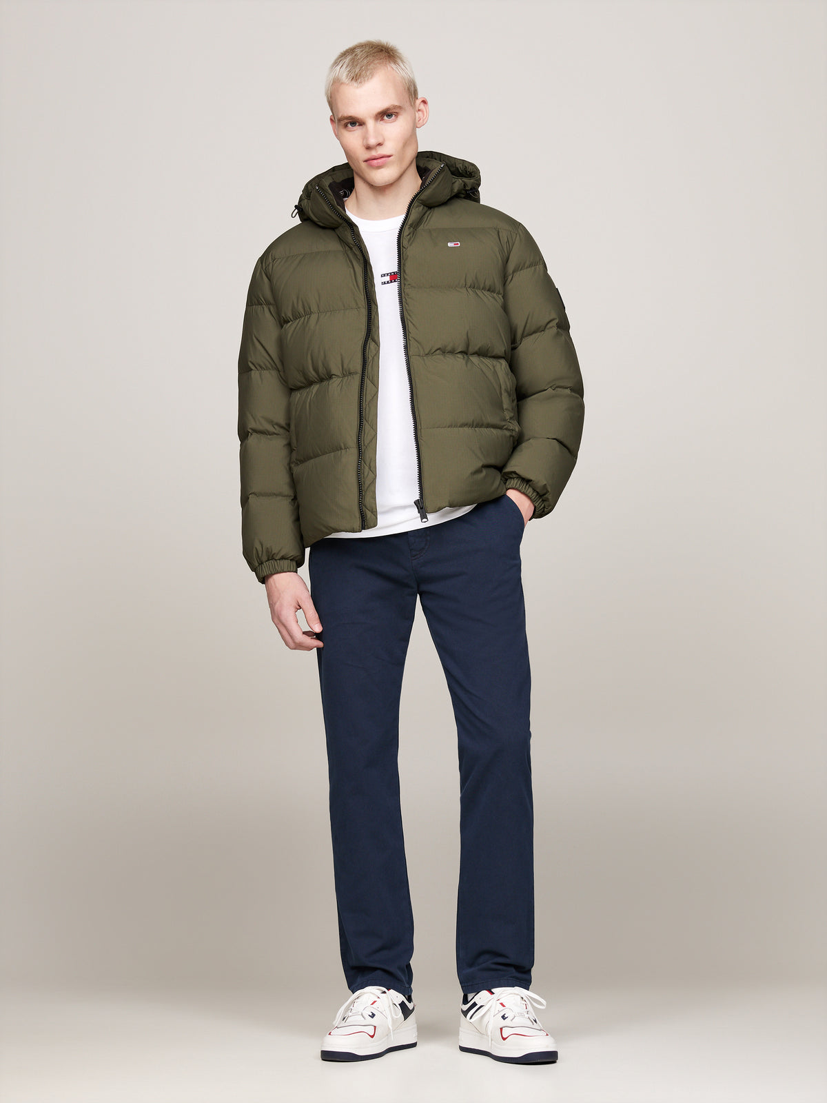 Tommy Jeans Essential Down Jacket. Featuring lightweight down insulation and a versatile design, this jacket is perfect for cold-weather comfort.