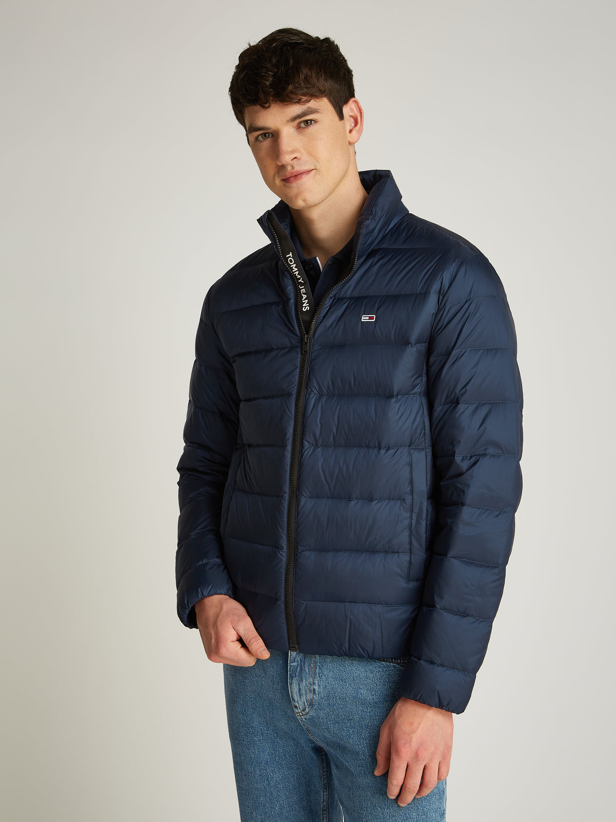 Tommy Jeans TJM LT Down Jacket is designed for warmth and style, perfect for those colder days. Filled with lightweight down, this jacket offers excellent insulation without the bulk, 