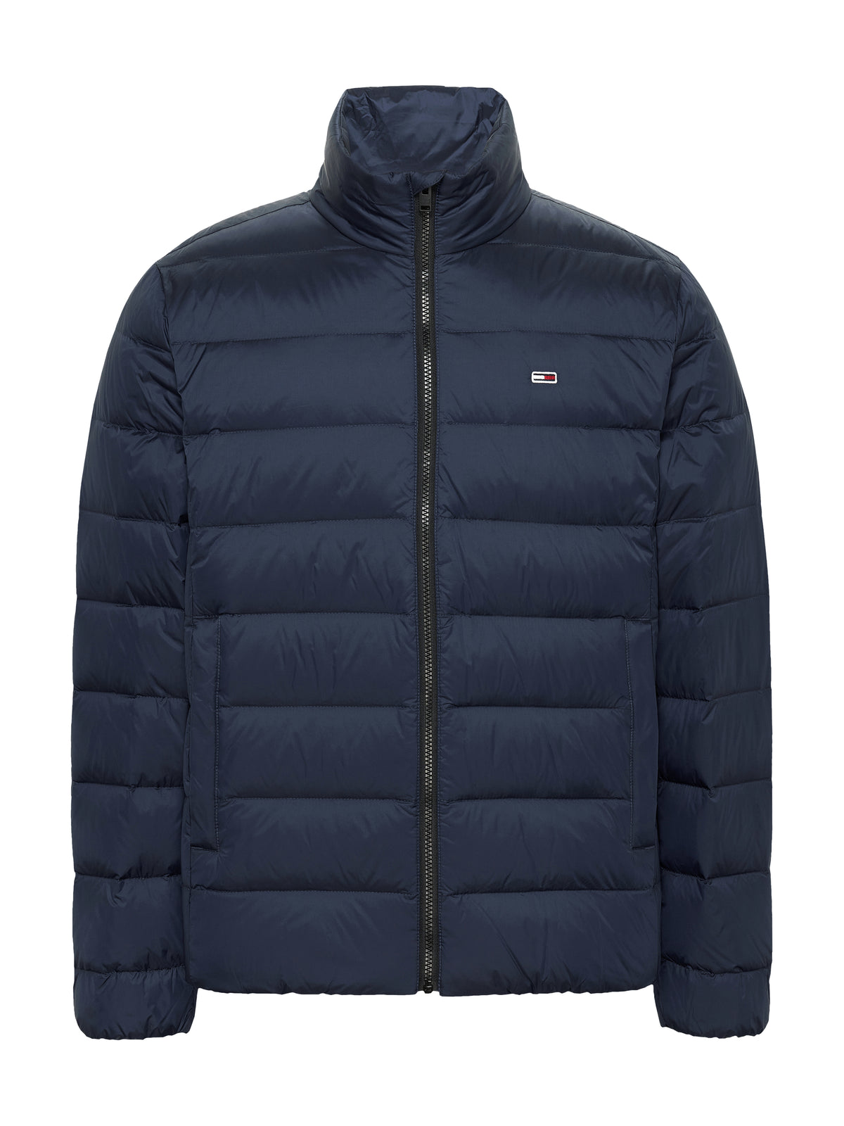 Tommy Jeans TJM LT Down Jacket is designed for warmth and style, perfect for those colder days. Filled with lightweight down, this jacket offers excellent insulation without the bulk, 