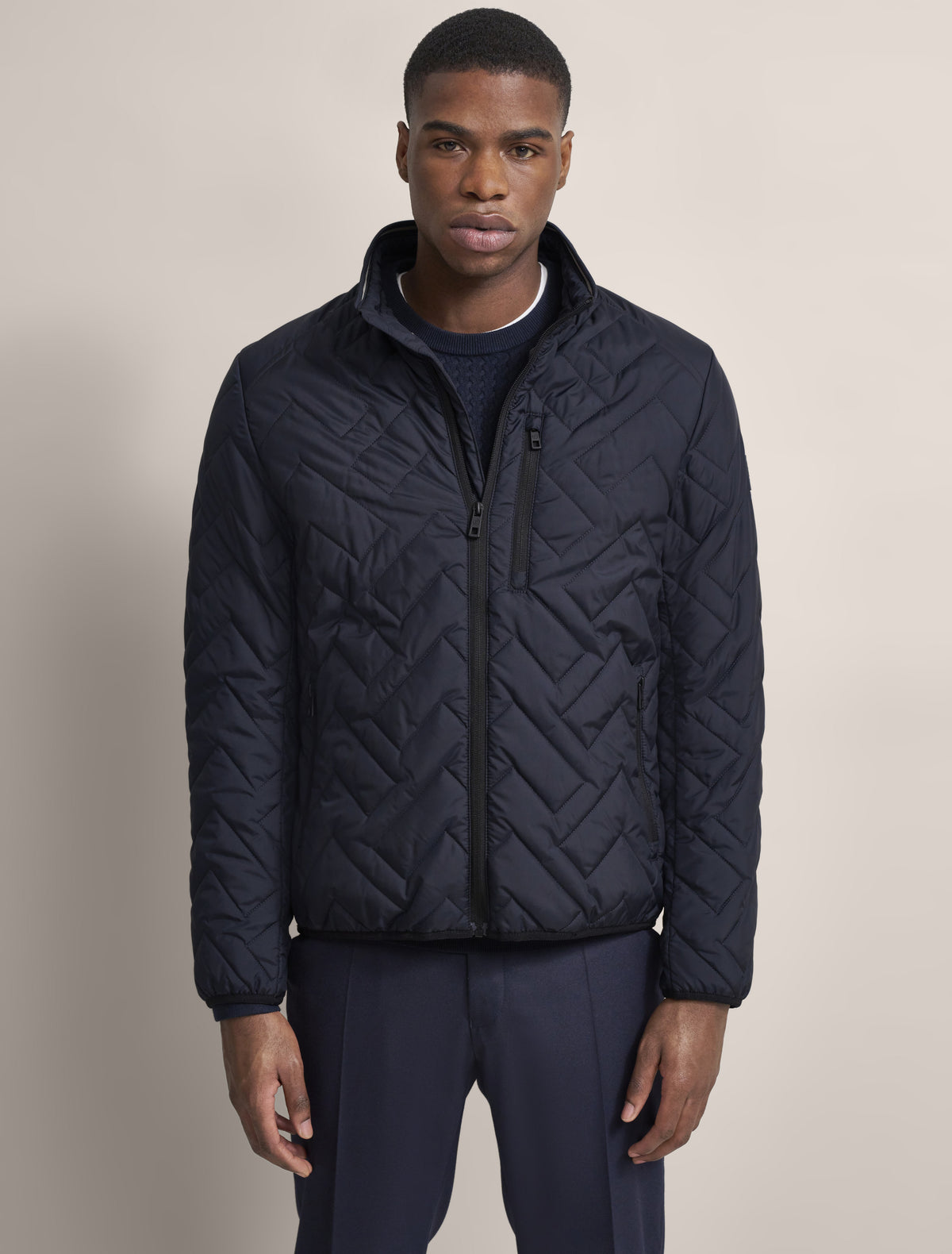 Bugatti Casual Jacket is a versatile and stylish choice for those cooler days. Crafted from durable, high-quality materials, this jacket offers comfort, warmth,